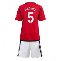 Manchester United Harry Maguire #5 Replika babykläder Hemmaställ Barn 2023-24 Kortärmad (+ korta byxor)